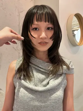 ミディアム カラー Iwai sのヘアスタイル