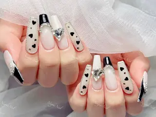 ネイル 🦋 Queenieのネイルデザイン