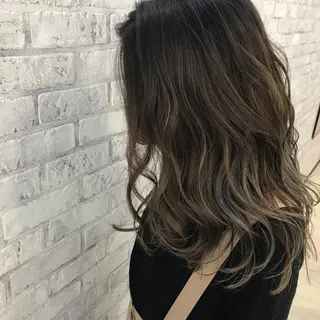 ミディアム カラー Oopsレイヤー 加藤澄都のヘアスタイル