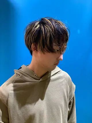 ショート カラー メンズ ウルフ、レイヤー 、メンズカットSHOのヘアスタイル