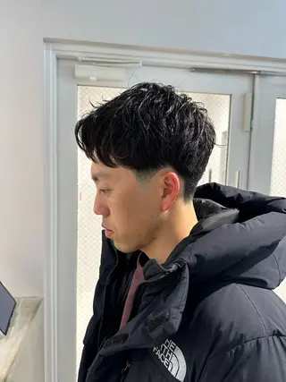 ショート パーマ メンズ 俵 知広のヘアスタイル