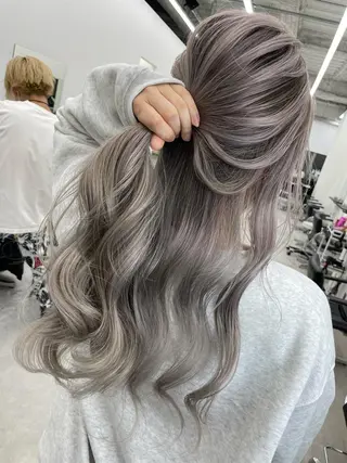 ロング 佐藤 まいらのヘアスタイル