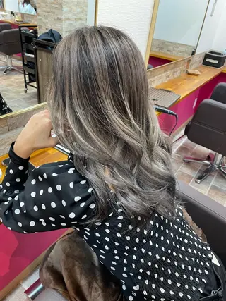ロング カラー YUI/ ブリーチカラー🌷のヘアスタイル