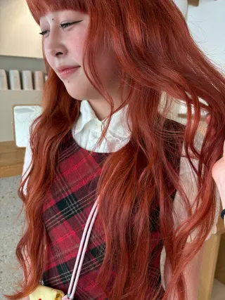 ロング カラー ヨシノ マナウのヘアスタイル