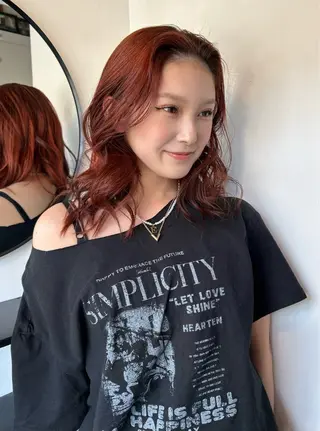ミディアム カラー AKO .のヘアスタイル