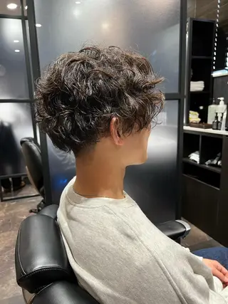 ミディアム パーマ メンズ 北千住理容室バーバー 小堀悠作のヘアスタイル