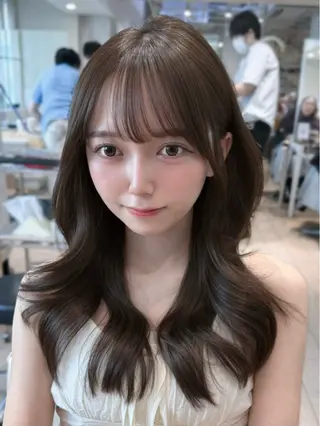 セミロング 表参道小顔カット前髪 割れ改善クロスパーマのヘアスタイル