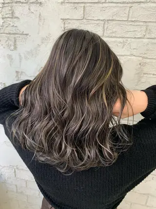 セミロング 🇺🇸ハイライト特 化美容師🇺🇸漆沢のヘアスタイル