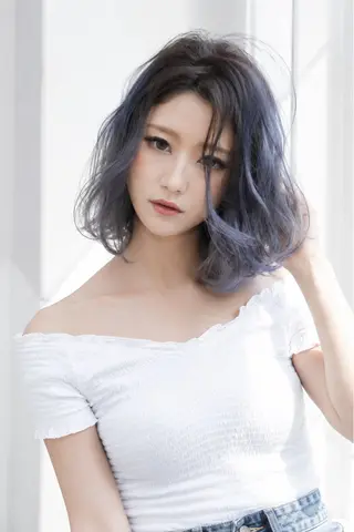ミディアム カラー イズ ミのヘアスタイル