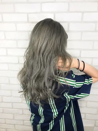 ロング カラー 小島 侑衣のヘアスタイル