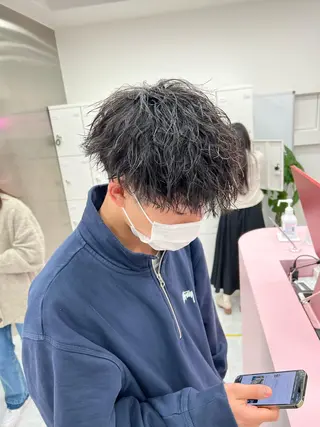ショート カラー パーマ メンズ メンズパーマ特化 TAIGAのヘアスタイル