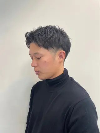 ショート 岡本 佳久のヘアスタイル