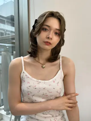 ミディアム カラー ヘアアレンジ 透明感カラー🩵 レイヤーカットYUIのヘアスタイル