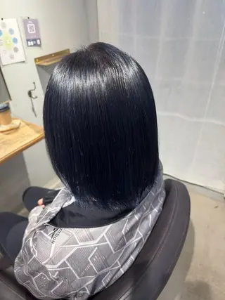 カラー もも ボブ/艶カラーのヘアスタイル