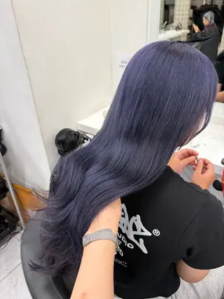 ロング 寒色/ベージュヘア ブリーチありMiOのヘアスタイル