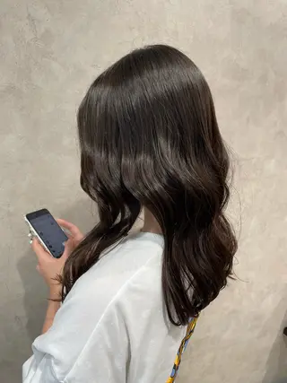 セミロング 東 歩音のヘアスタイル