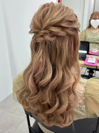 ロング ヘアアレンジ ハイトーンカラー 🦋yuri🦋のヘアスタイル