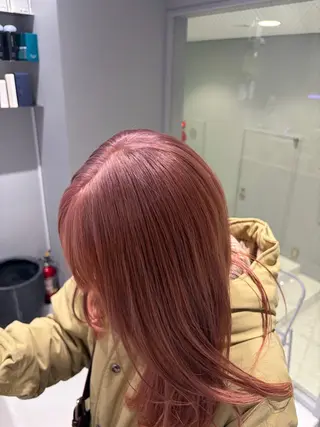 ロング ハイトーンカラー ピンクカラー特化のヘアスタイル