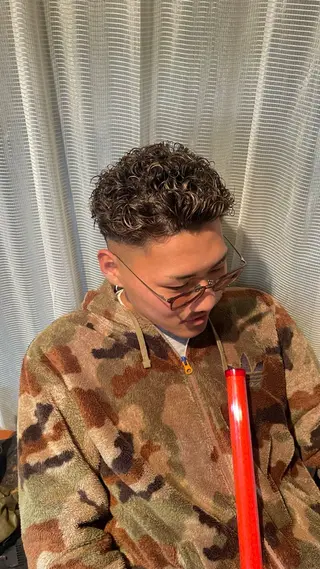 パーマ メンズ メンズ特化 荷宮蓉太のヘアスタイル