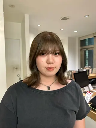 セミロング カラー 安丸 結夏のヘアスタイル