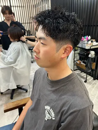 ショート パーマ メンズ 勝毛 広貴のヘアスタイル