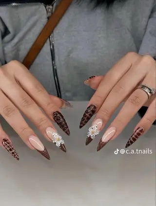 ネイル Dyo Nail_Royalのネイルデザイン