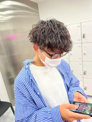 ショート カラー パーマ メンズ メンズパーマ特化 TAIGAのヘアスタイル
