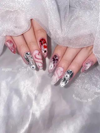 MoON...❤︎ MeGuのネイルデザイン
