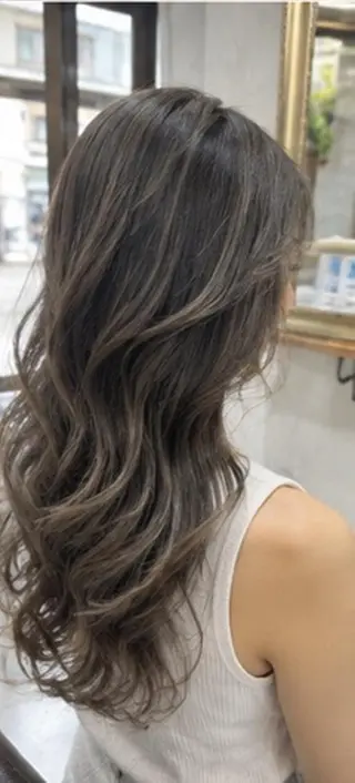 カラー デザインカラー Lienのヘアスタイル