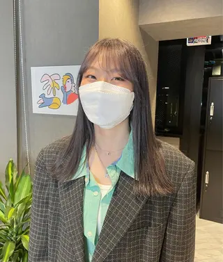 セミロング カラー さと ちはるのヘアスタイル