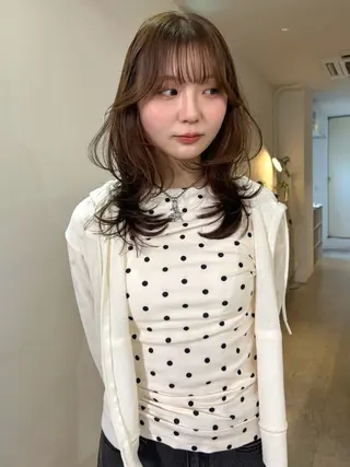 ミディアム カラー mizuki/ピンク ベージュ.レイヤーのヘアスタイル