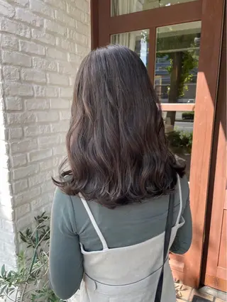 セミロング qpulaあいみ 透明感カラーのヘアスタイル
