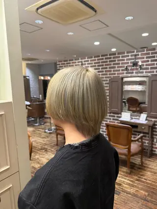 ショート カラー 韓国ハイトーン/カチ モリアレンジ/サナのヘアスタイル
