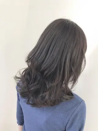 ミディアム 松田 みのりのヘアスタイル