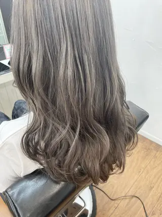 ロング カラー 青木 優歩のヘアスタイル