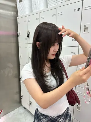 ロング カラー 抜け感レイヤー︴ ニュアンスカラーのヘアスタイル