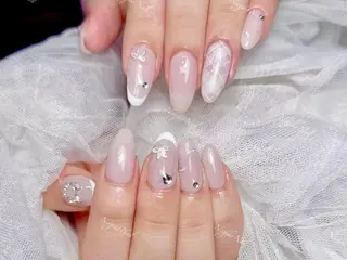 ネイル 🦋 Queenieのネイルデザイン