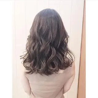 ミディアム カラー 高木 麻知子のヘアスタイル