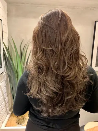 ロング 白髪に寄り添う美容師 オギノミワコですのヘアスタイル