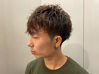 パーマ メンズ 渡邊 絢のヘアスタイル