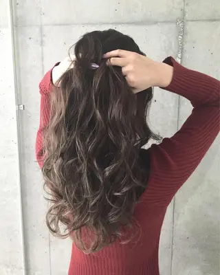 ロング カラー ヘアアレンジ 【公式】amble luxe池袋東口🩷のヘアスタイル