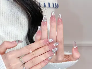 ネイル 🦋 Queenieのネイルデザイン