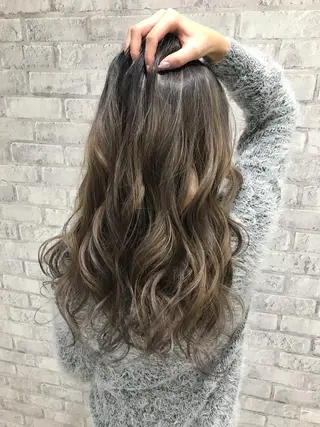 セミロング カラー Oopsレイヤー 加藤澄都のヘアスタイル