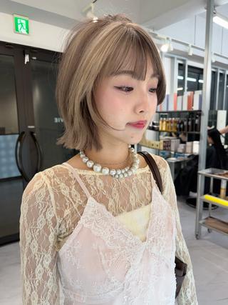 ミディアム カラー TATSUハイトーン ミルクティーベージュのヘアスタイル