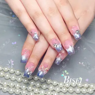 ネイル 🦋 Queenieのネイルデザイン