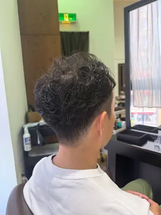 ショート パーマ メンズ 溝口 槙里也のヘアスタイル