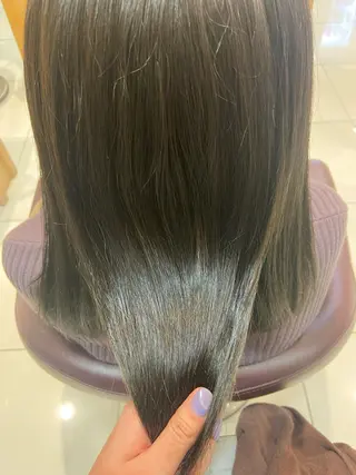セミロング なつな/ 透明感カラーのヘアスタイル