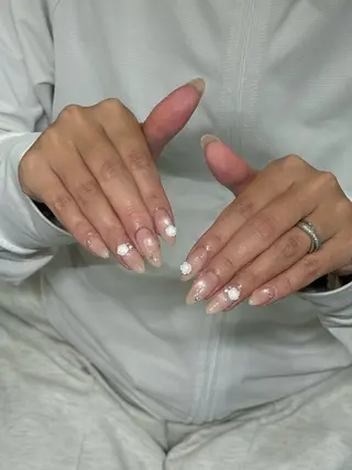 ネイル 𝘉𝘢𝘣𝘦𝘭 𝘜𝘮𝘪のネイルデザイン