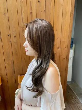ロング カラー 赤井 深由桂のヘアスタイル