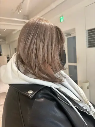 ミディアム Louwe 小島のヘアスタイル
